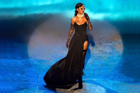 Rihanna, 2012